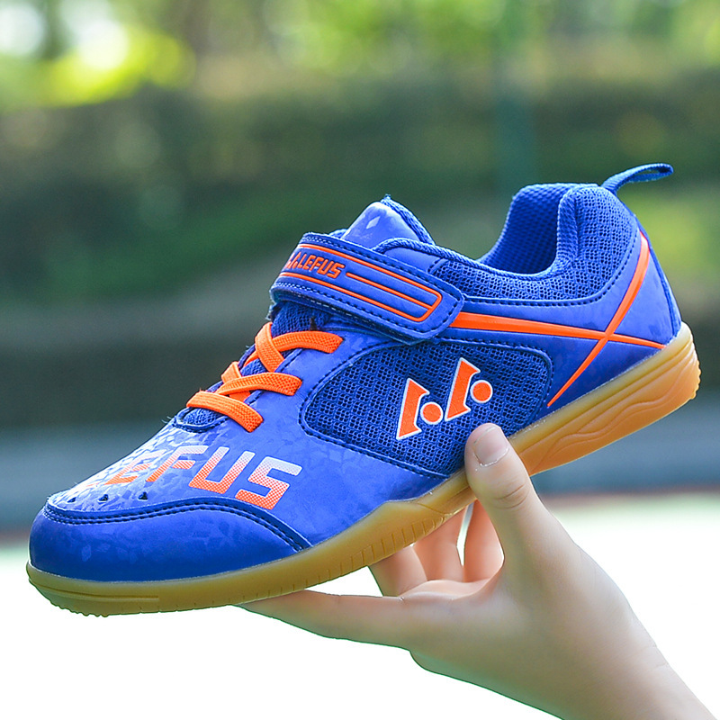 Badminton Net - รองเท้าเทนนิสเด็กปี 2025 สำหรับเด็กผู้ชายและเด็กผู้หญิง รองเท้าแบดมินตันกันลื่นพร้อมดีไซน์แถบตีนตุ๊กแก รองเท้าสำหรับสนามในร่ม รองเท้าแฮนด์บอลดีไซน์เนอร์